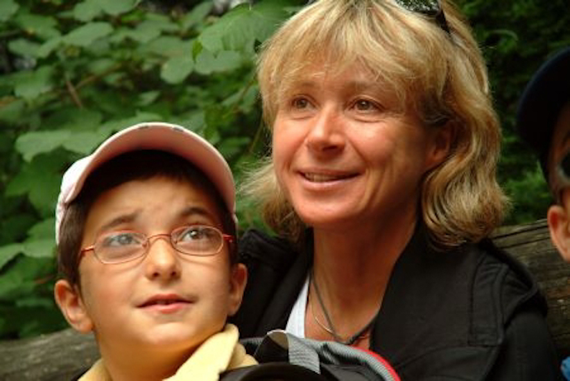 Léa regarde déjà tout en haut des sommets et sait que Christine n’est jamais loin pour l’aider !
