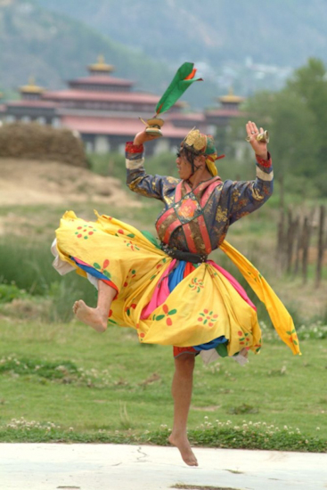 Après le déjeuner, encore un émerveillement au menu, le RAPA nous offre une démonstration de danses traditionnelles. / after lunch, another wonder on the menu: the RAPA traditional dance show