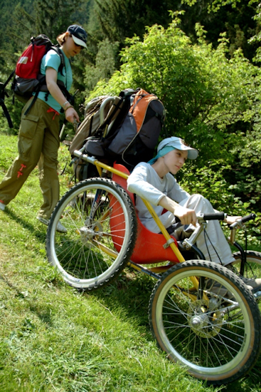 La familiarisation avec les Fauteuils Tout Terrain est importante car ils vont nous accompagner tout au long de la semaine.