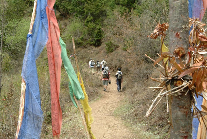 Au moins 2 heures que nous marchons et le monastère n’est toujours pas en vue… / 2 hours walk already and the monastery is nowhere to be seen…