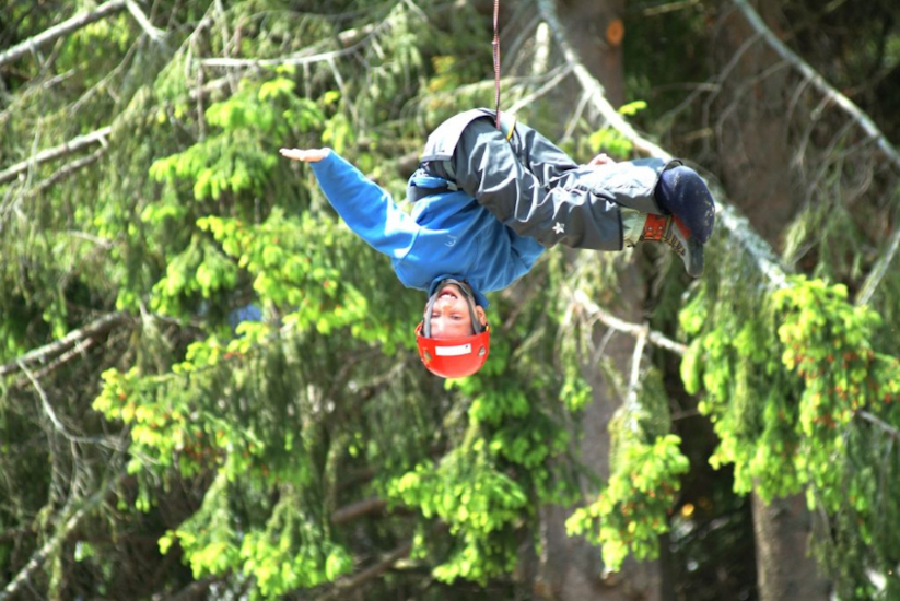 Figure libre, Ardit nous gratifie de quelques acrobaties.
