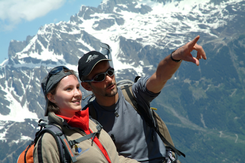 Aurore profite des connaissances de la montagne de Thierry pour prendre un petit cour de géographie !