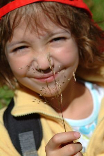 Charlotte plein sourire sur le chemin du retour.