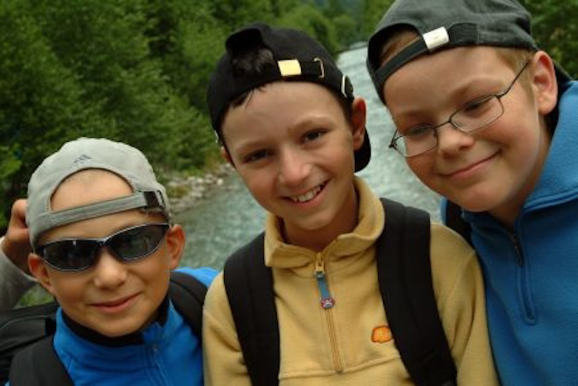 Casquettes en arrière, la mine réjouie, nos trois athlètes sont prêts à soulever des montagnes !!!