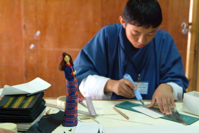 Nous observons avec un peu de surprise avec quelle discipline et quelle  application les étudiants effectuent leurs travaux… / We are quite surprised about how much discipline and concentration the students work with