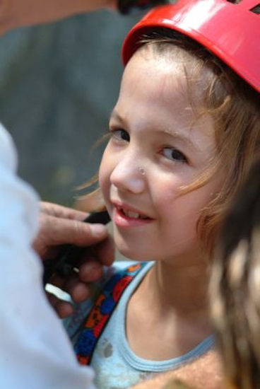 Yoyo (Guide) : « Si vous chantiez, PORT DU CASQUE OBLIGATOIRE, la la la lére ! ».