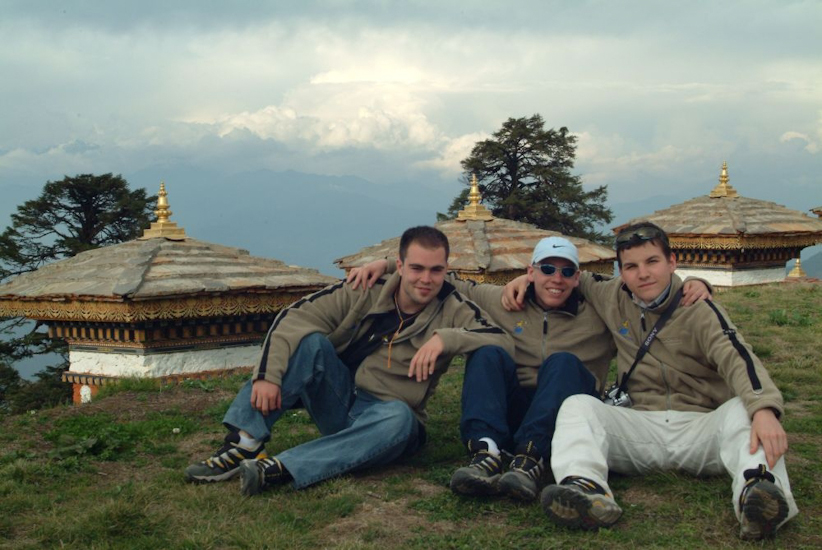 L’occasion pour les copains de méditer sur l’amitié… / The occasion of these friends to mediate on.... friendship!