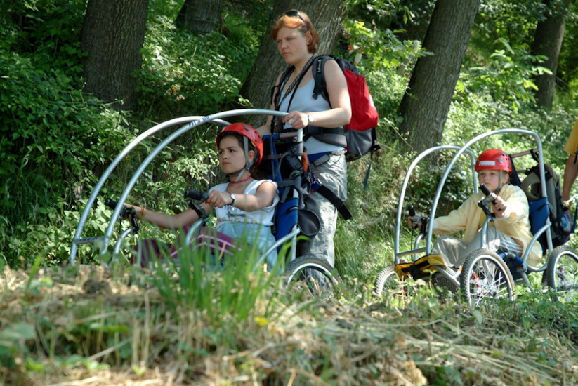Et voilà, c’est l’arrivée aux stands. Bravo à Amandine et Manon qui ont très bien piloté !