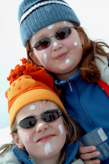 Les filles, vous avez des flocons de neige sur le visage !!!