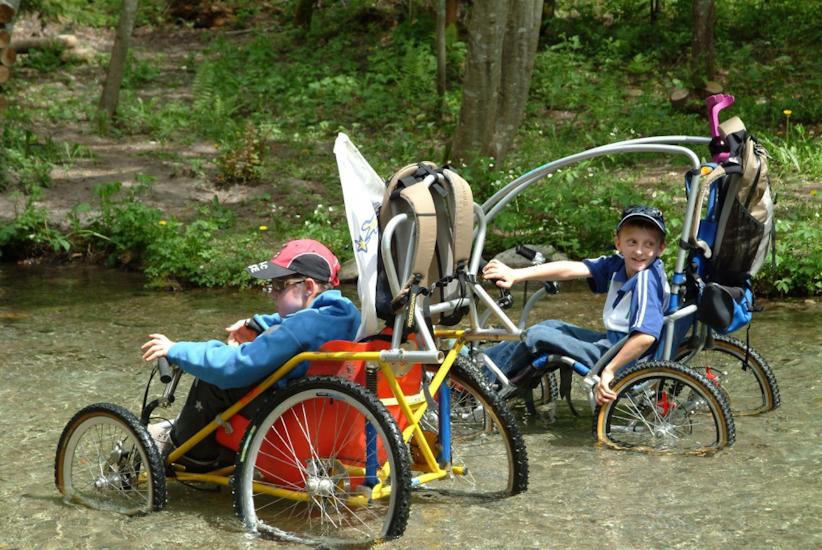 Les pneus chauffent un peu, qu’importe ?! Direction la rivière !