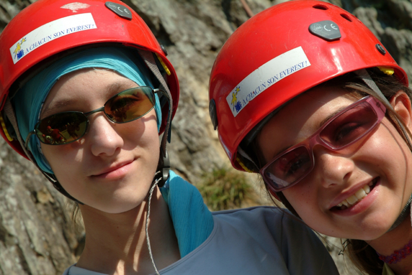 On ne les reconnaît que grâce aux lunettes les filles car elles portent toutes le même chapeau !