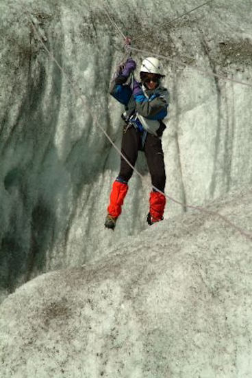La cerise sur le gâteau : une tyrolienne en pleine Mer de glace. Voilà Mélanie comblée de joie !