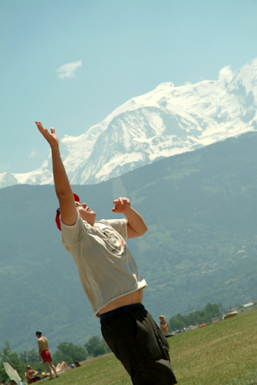 Tu vois, quand je saute, je peux toucher le Mont Blanc !