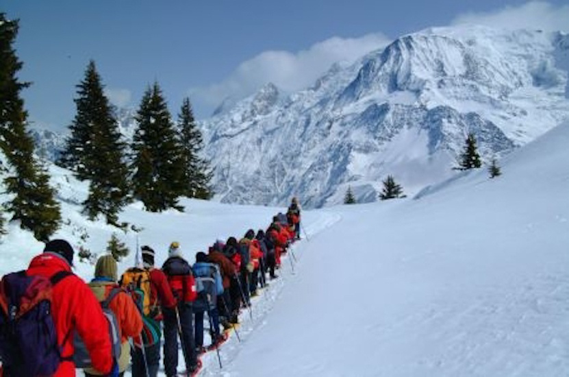 Après la pause, il faut rechausser les raquettes et à nouveau s’élancer. Tout le monde est OK pour la reprise !