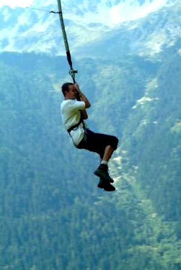Ah enfin te voilà Tarzan , tout le monde te cherche !