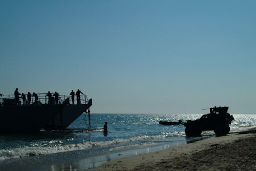 Dernier véhicule à embarquer ; c’est l’heure du retour vers notre bateau-maître.