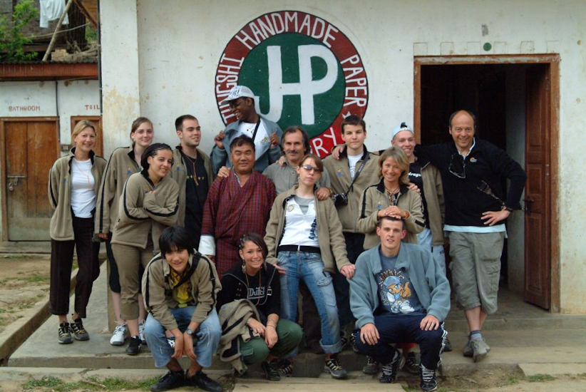L’après-midi, visite de la fabrique de papier. / In the afternoon, visit of the paper factory