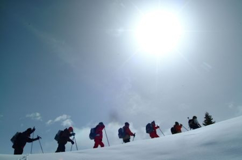 Dernière ascension ; tous derrière Christine, nous suivons la dernière arrête qui nous mènera au chemin du retour.