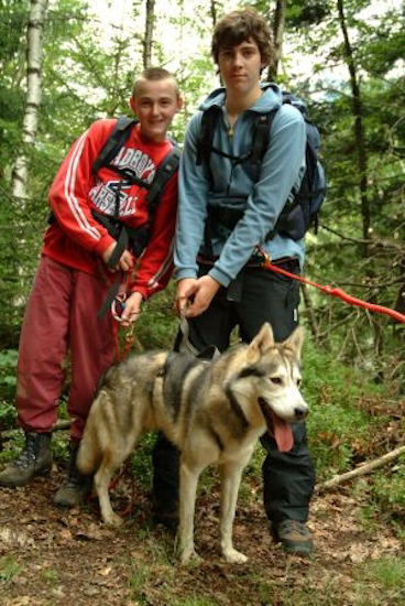 « Bon, ok, on pause, mais dépêche toi, c’est un rapide notre chien ! »