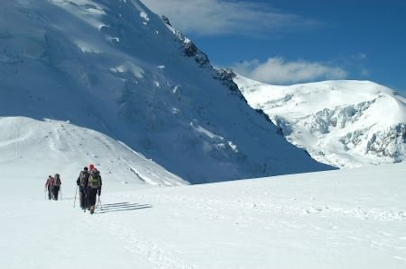 Passage au Col du Midi à 3500 mètres avec vue sur le Dôme du Goûter !