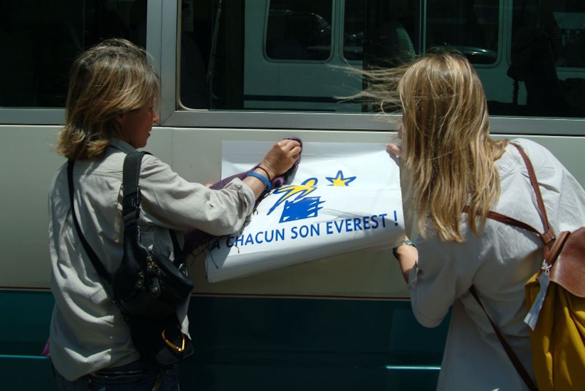 Mise aux couleurs de bus / The bus becomes ours!