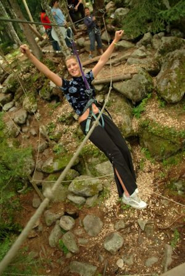 Ca plane pour Samantha qui vole de branche en branche !
