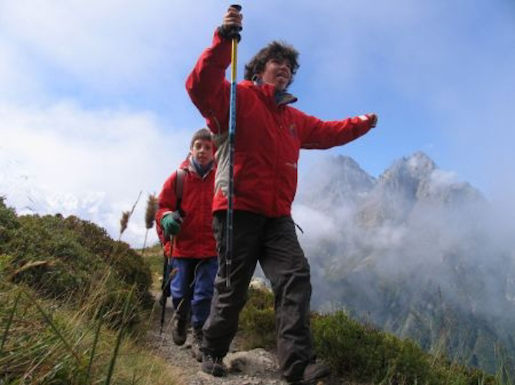 Ca y est ! Nous ne sommes plus qu’à quelques mètres ! Euphorique, Scott s’élance suivi de prés par tous ses copains de cordée !