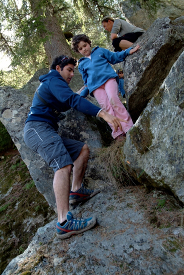 Avec un encadrement pareil, les enfants peuvent aller dans les endroits les plus extrêmes !