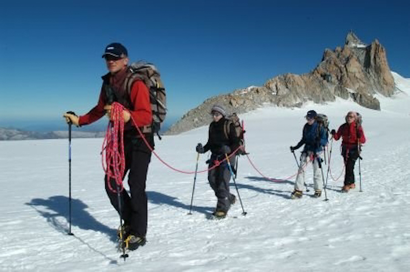 On laisse derrière nous l’arête des Cosmiques pour s’attaquer au Tacul !
