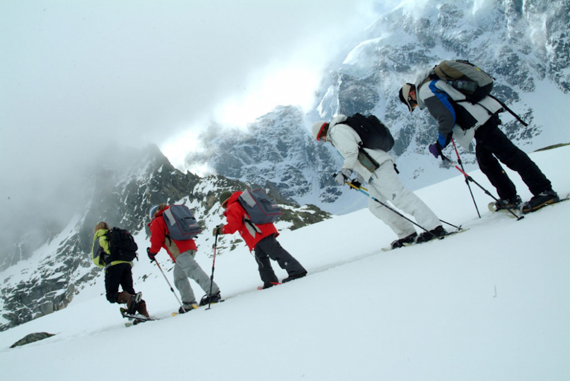 Les 2000 mètres d’altitude sont déjà loin derrière et pourtant, tous continuent de monter !