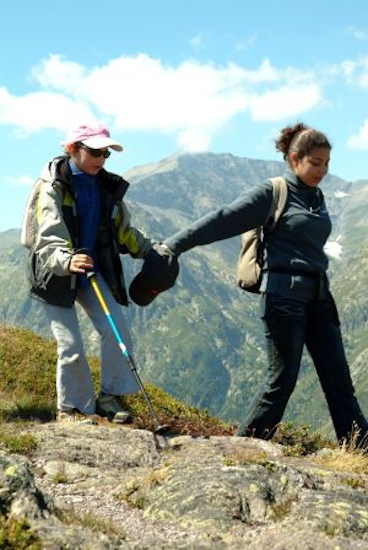 Quelle solidarité chez les filles qui se rendent compte que ce n’est pas plus simple de descendre que de monter !