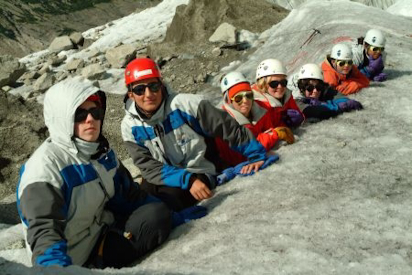 Devinette : Qui porte un casque rouge ?!