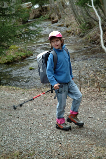 La position est parfaite pour Marion, il ne manque plus que les skis et la neige !!!