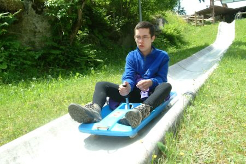 L’apprentissage de la luge à un ouistiti, n’est pas chose aisée !
