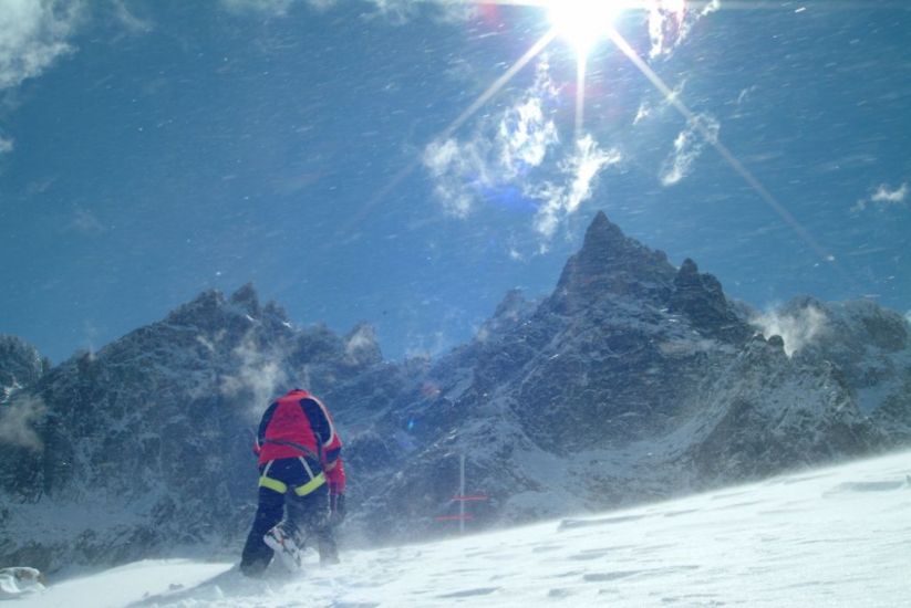 Le vent et la neige nous accueillent. Quels meilleurs encouragements pour les champions que nous sommes ?