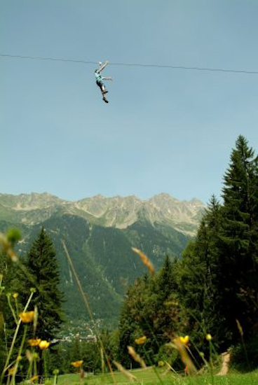 Romain s’offre la plus belle vue de Chamonix. Tu vois notre chalet de là-haut ?