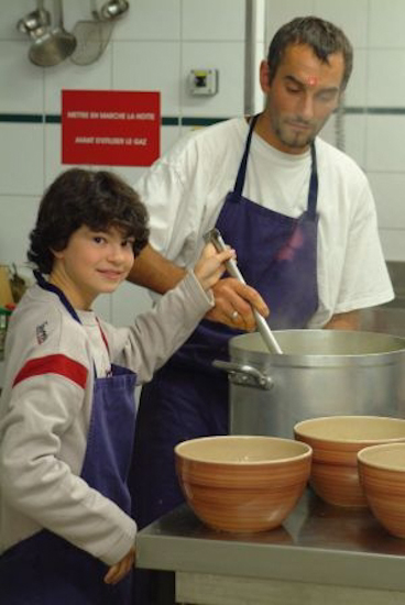 Ce soir, pour préparer la soupe avec Thierry, il a mis son habit Scott…