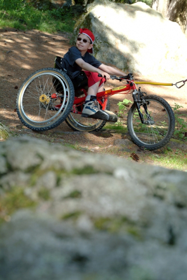 Regarde quand même où tu vas, il y a beaucoup d’obstacles ici !