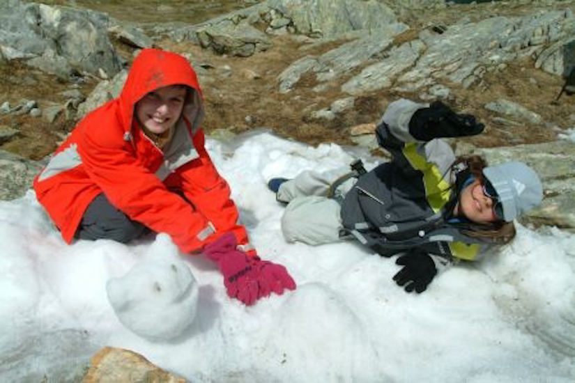 Kosovaré et Elisa signent leur sommet avec un bonhomme de neige !