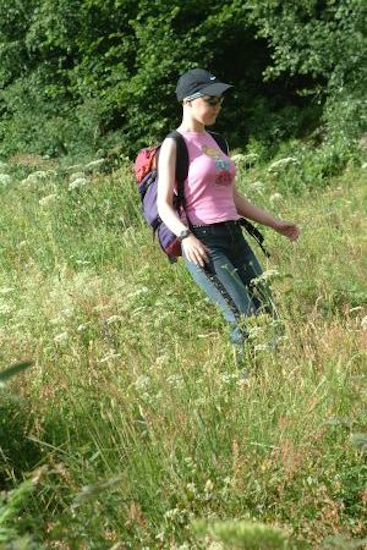 Elodie se la joue petite maison dans la prairie !