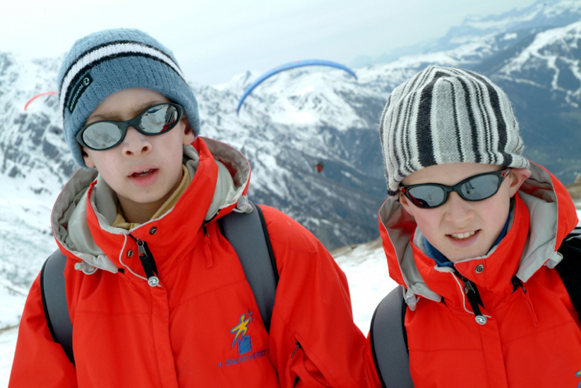 « Ne vous retourner pas les gars, il y a un parapente qui vous observe ! »
