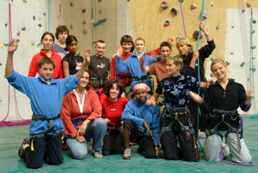 On devait attaquer ma semaine par une tranquille petite marche… Eh bien comme il pleut, ça va être sportif avec l’escalade en salle !