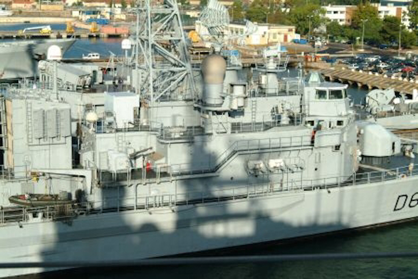 Pas l’ombre d’un doute. En ce lundi matin, nous nous réveillons bien à bord du Siroco, et quittons la rade militaire de Toulon !