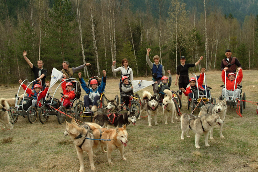 Allez les garçons ! Ce matin, c’est la rando FTT avec nos amis les huskies !
