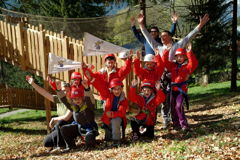 Dernière journée d’entrainement avant le grand sommet de demain. Pour nos voltigeurs, voici l’accro-branches !