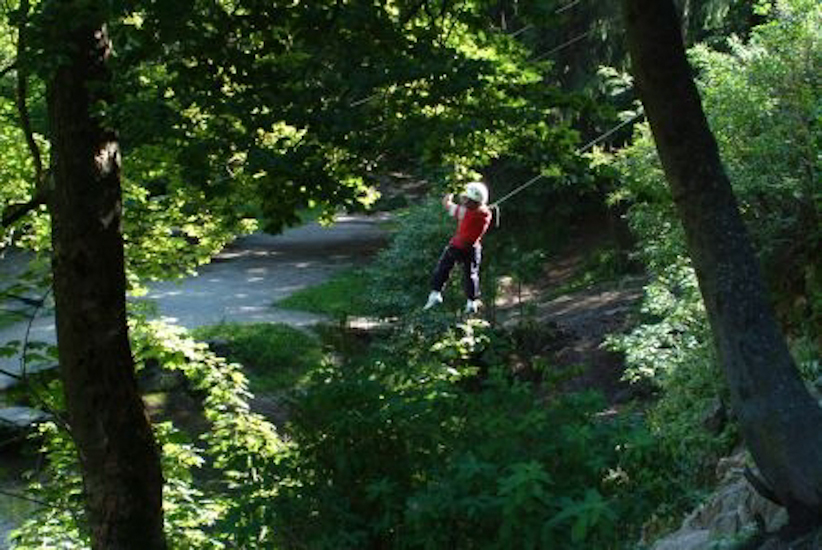 Descente vertigineuse au dessus du lac glacé…