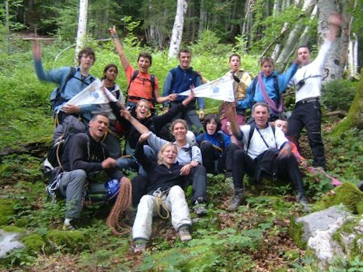 Tout le monde est présent en haut et ne vous inquiétez pas, la descente se fait par la forêt !