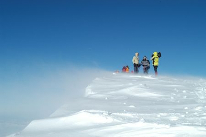 D’autres restent sur l’arête pour attendre les cordées qui ne tarderont pas à arriver !
