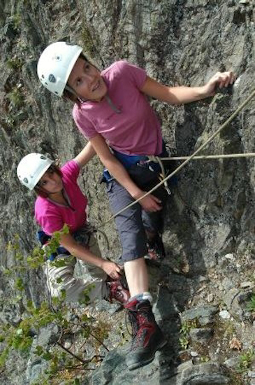 On devient tellement des experts de la montagne, qu’on arrive à grimper avec nos chaussures de marche !