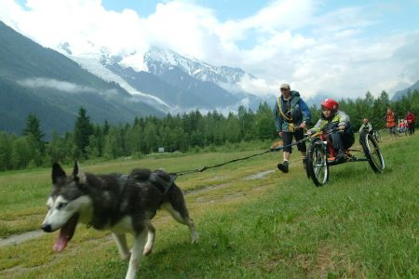 Elisa semble maîtriser avec perfection l’attelage de Huskies !
